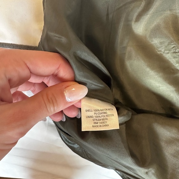 Olive green leather skirt - Picture 4 of 4